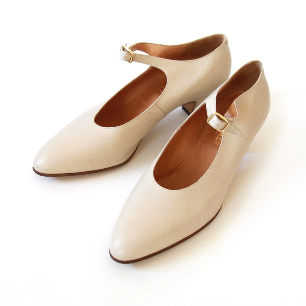 ✔️SOLD✔️ Authentic HERMES Vintage Leather Pumps